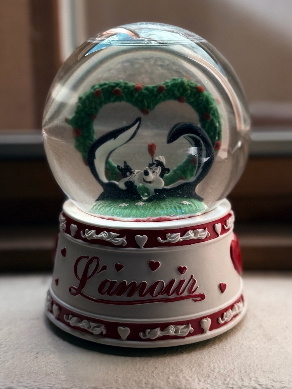 Goebel Looney Tunes L’Amour Tweety Sylvester Musical Snow Globe